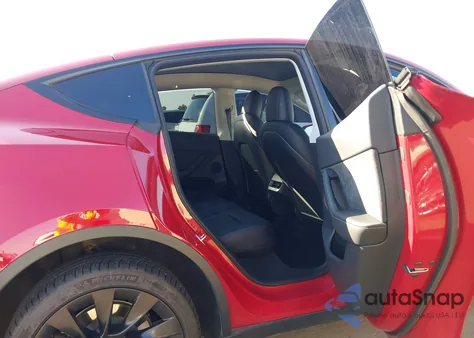 2023 Tesla Model Y Awd/Long Range Dual Motor All-Wheel Drive z USA, uszkodzony, nr VIN 7SAYGDEE1PF668687